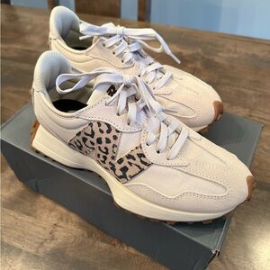 NEW - New Balance 327